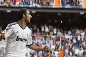 米兰官网-大坂直美新规争议与篮网内讧，体育界的赢家与输家